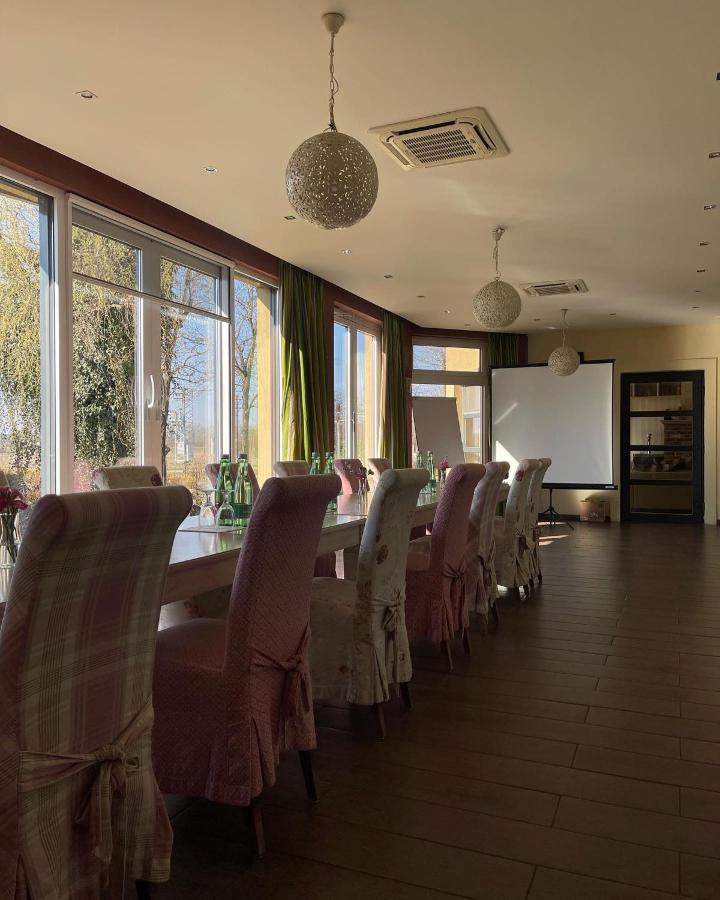 Diva Kacica Restaurant & Pansion Hotel Komárno Buitenkant foto