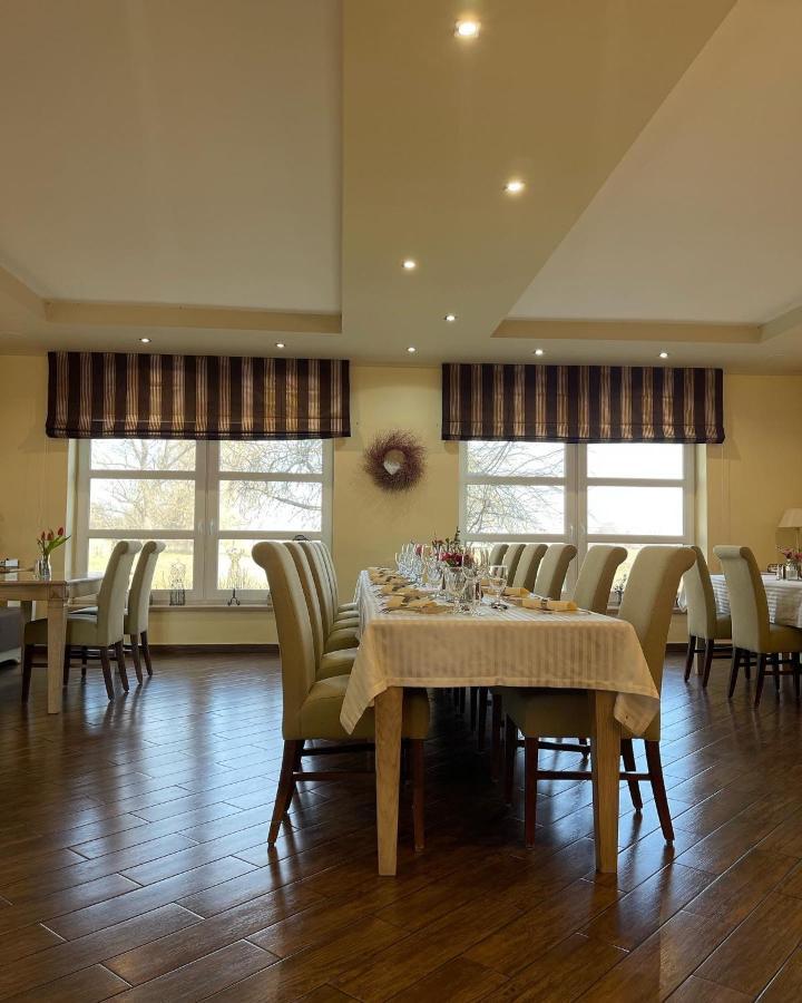 Diva Kacica Restaurant & Pansion Hotel Komárno Buitenkant foto