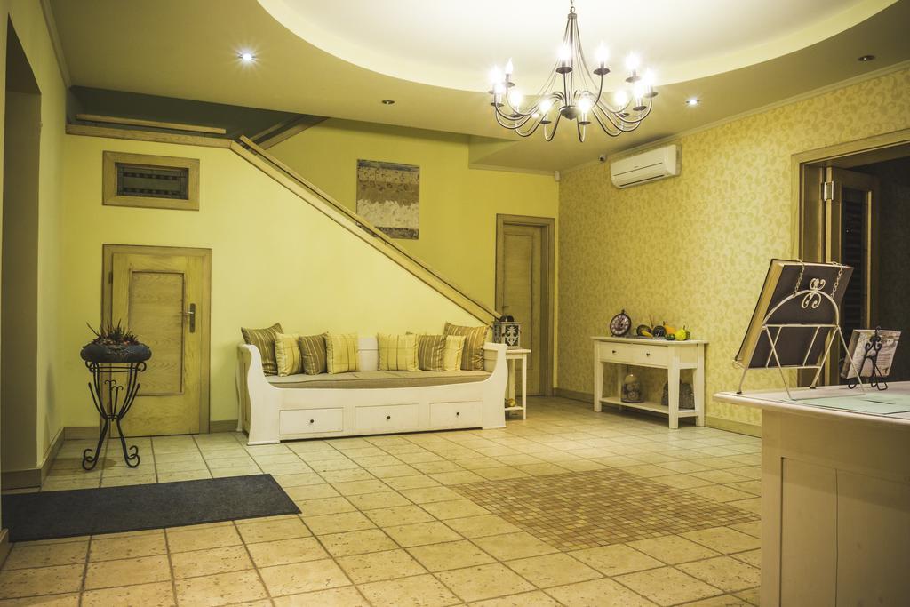 Diva Kacica Restaurant & Pansion Hotel Komárno Buitenkant foto