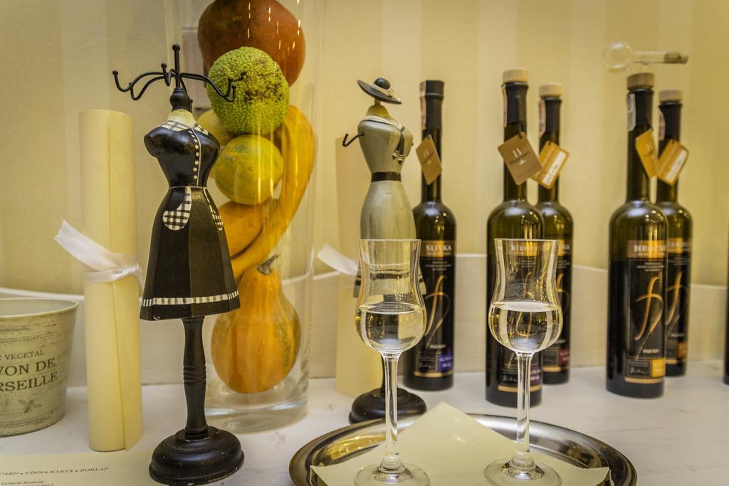Diva Kacica Restaurant & Pansion Hotel Komárno Buitenkant foto